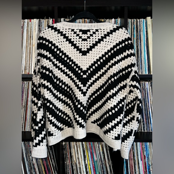 MEXX Black & Cream Open Knit V-Neck Sweater Size L - Picture 4 of 5